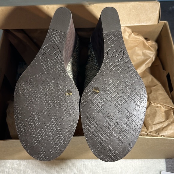 NWT snake print boots - Picture 4 of 7